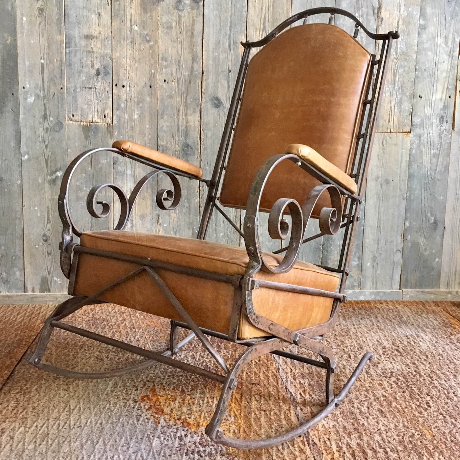 Pretentieloos Voorbeeld neutrale 19de eeuwse smeedijzeren en leren schommelstoel - Piet Jonker