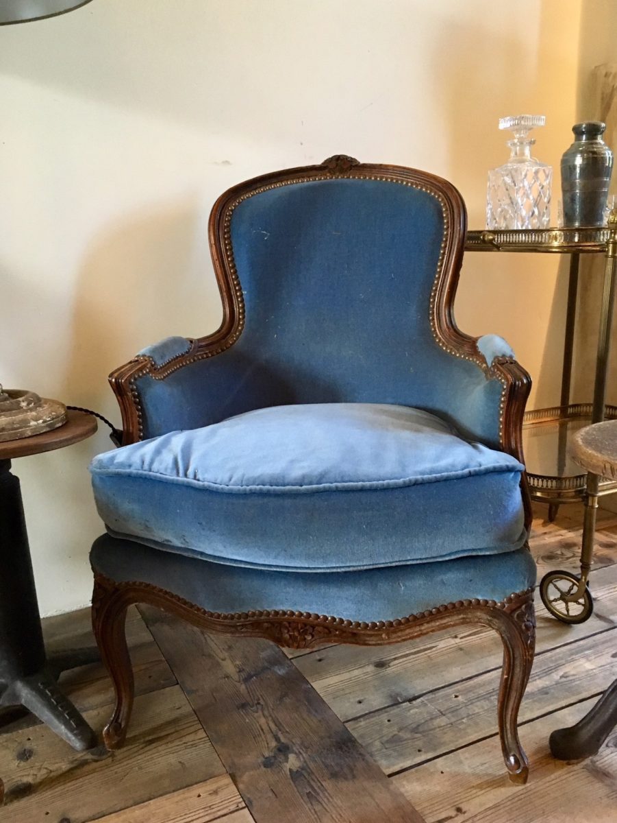 Kinderachtig Geniet Verbeteren Antieke fauteuils met blauw fluweel - Piet Jonker