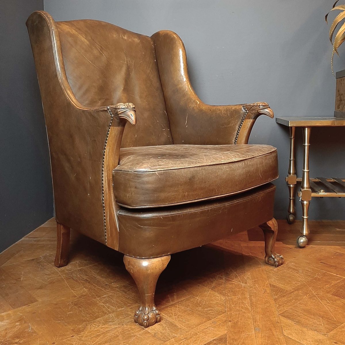 binnen Dempsey Dressoir Vintage bruin lederen arm fauteuil - Piet Jonker