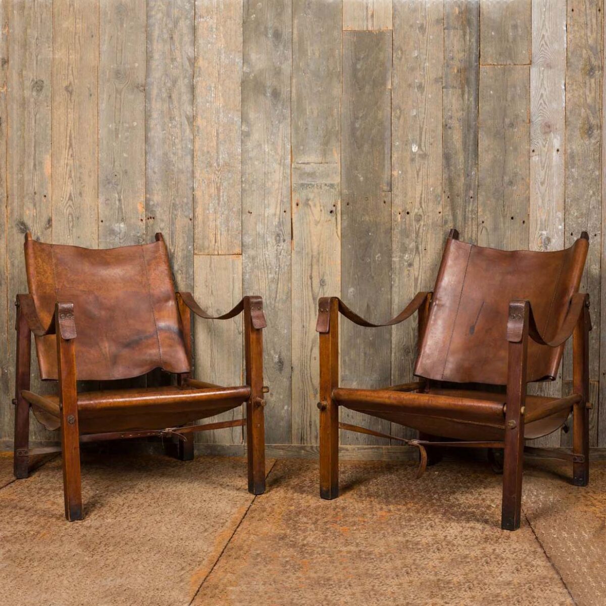 Paar vintage bruin safari stoelen - Piet