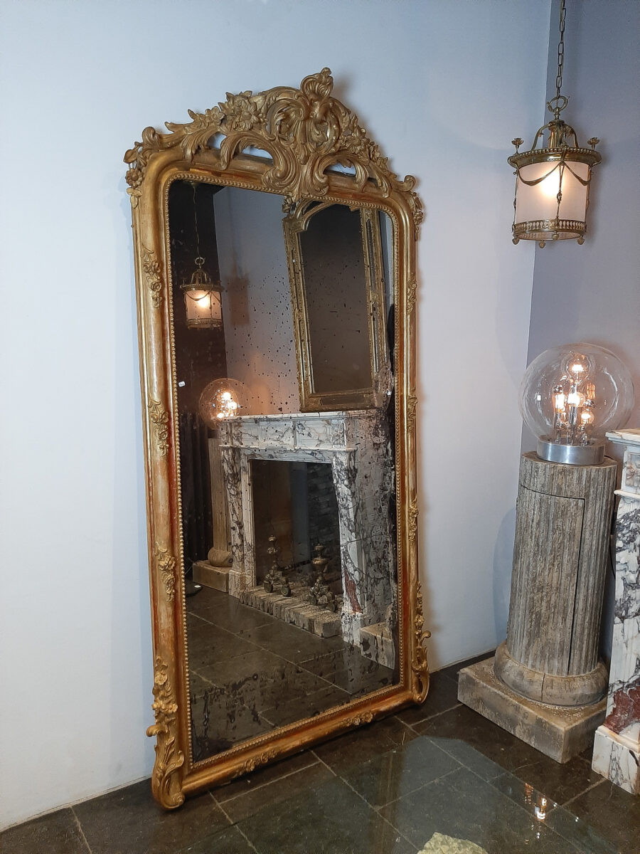 Zeer grote 19e eeuwse spiegel met kuif Piet